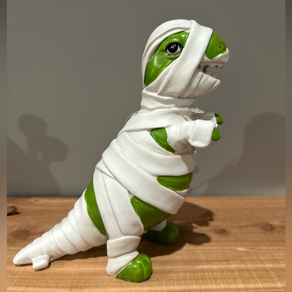 NWT Halloween T-Rex Mummy Figurine
